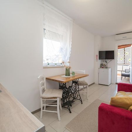 Red Karmenita Apartman Umag Kültér fotó