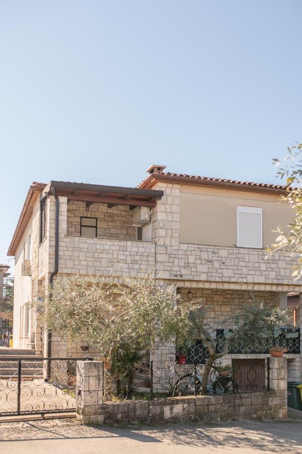 Red Karmenita Apartman Umag Kültér fotó
