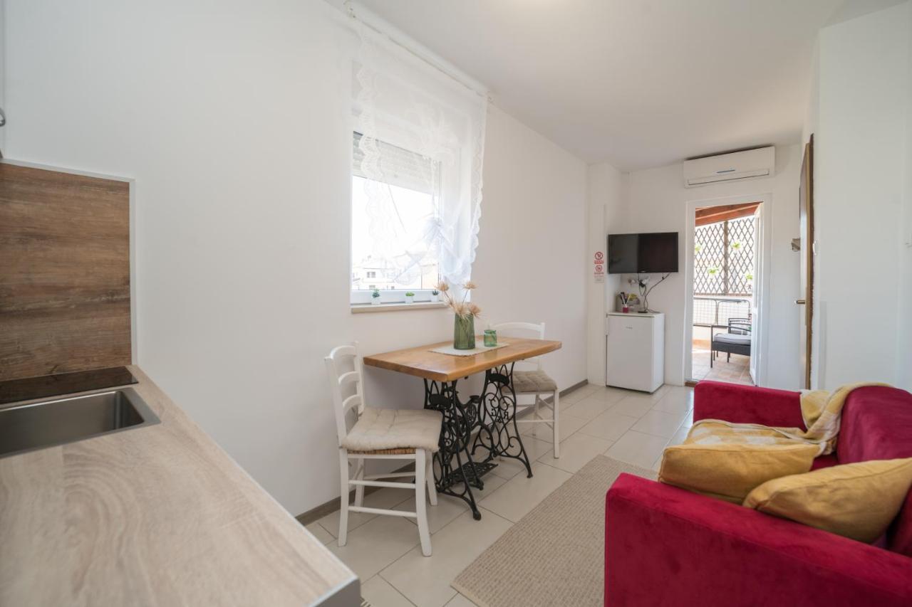 Red Karmenita Apartman Umag Kültér fotó