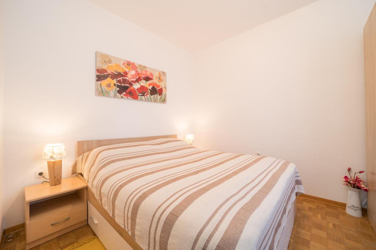 Red Karmenita Apartman Umag Kültér fotó