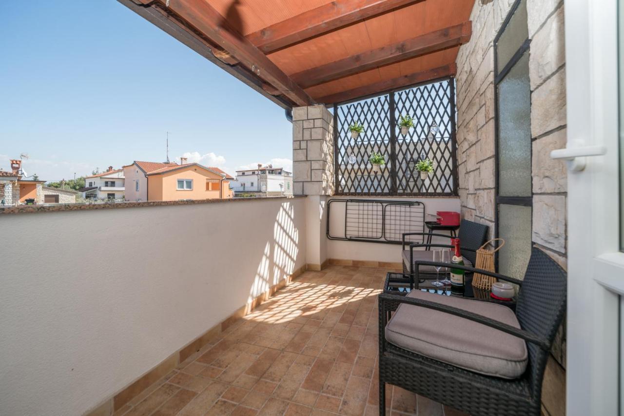 Red Karmenita Apartman Umag Kültér fotó