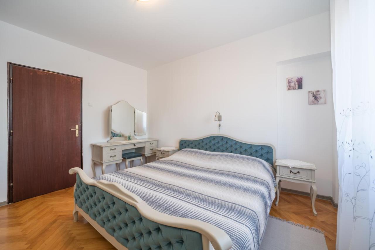 Red Karmenita Apartman Umag Kültér fotó