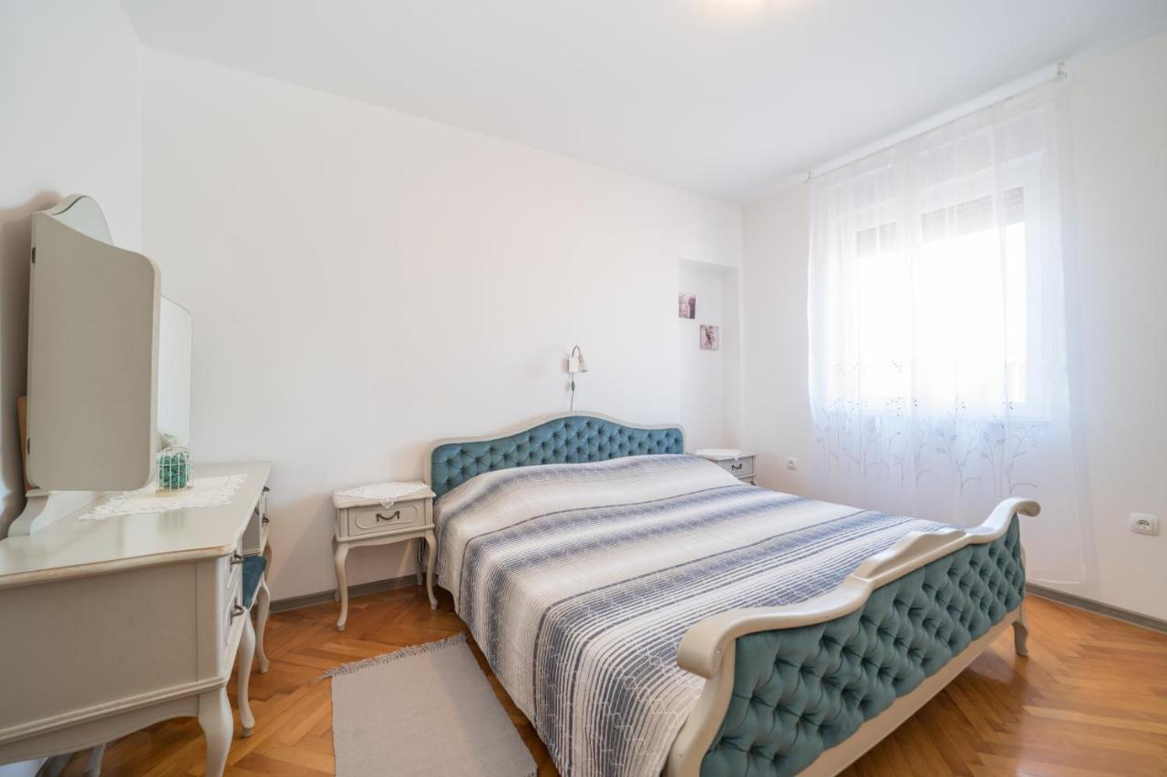 Red Karmenita Apartman Umag Kültér fotó