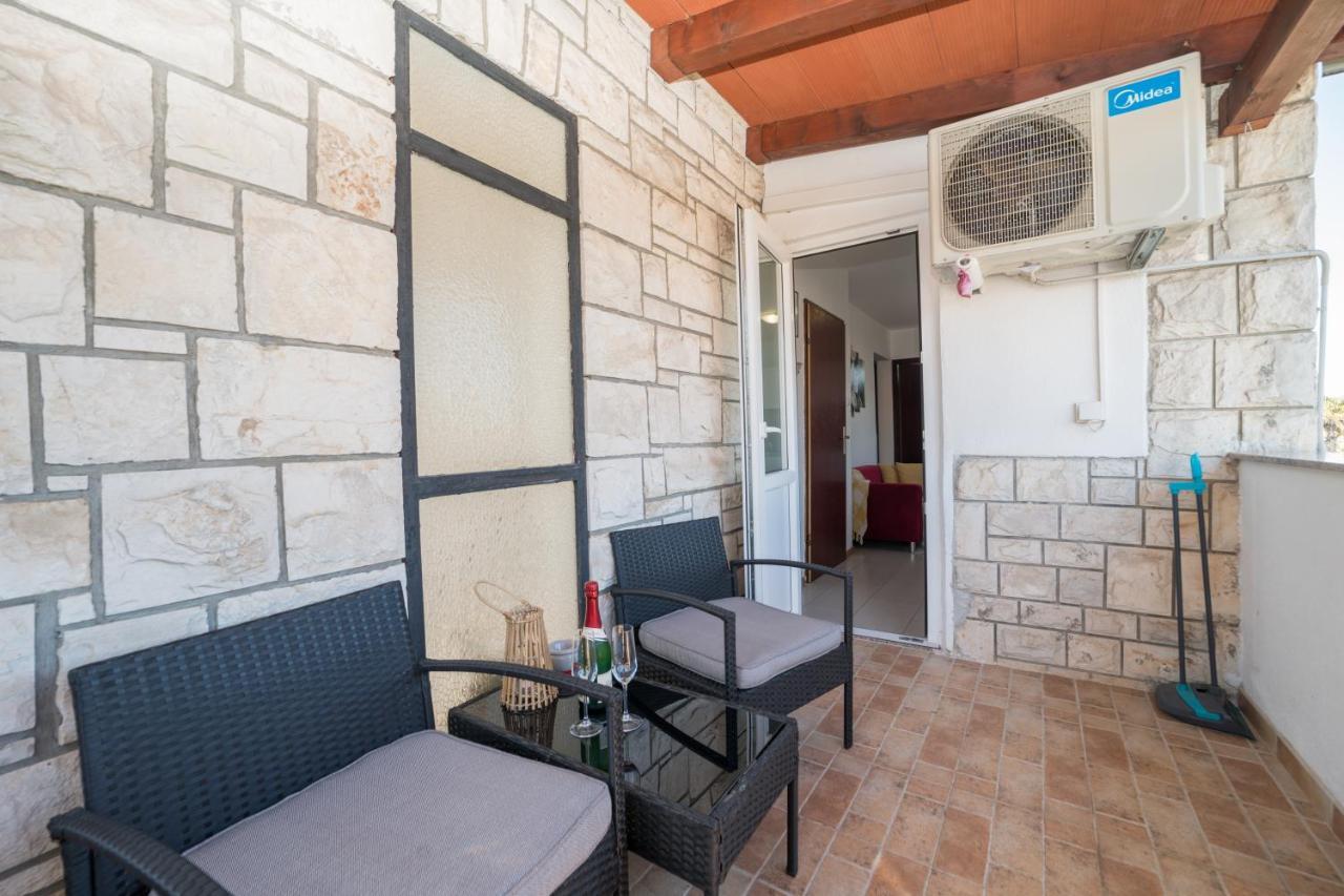 Red Karmenita Apartman Umag Kültér fotó