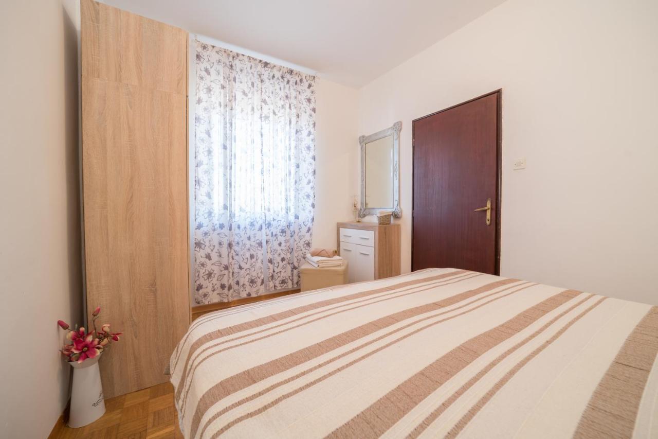 Red Karmenita Apartman Umag Kültér fotó
